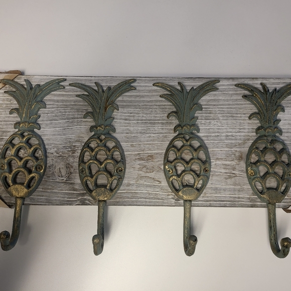 Pineapple 🍍 Hanger - Picture 1 of 3